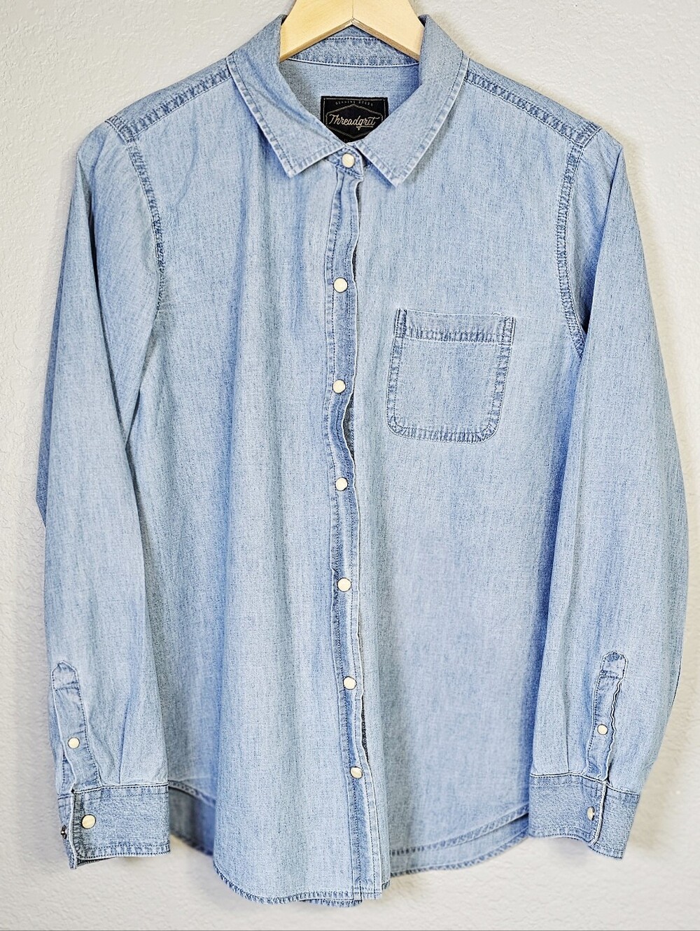 Threadgrit Women's Chambray Pearl Snap Button Front Shirt Light Wash Size Large
